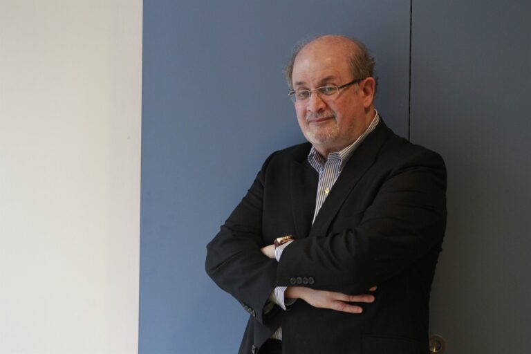 Apuñalan a Salman Rushdie durante un evento en Nueva York