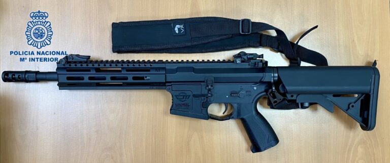 Detenido por amenazar de muerte a un vecino con un machete y un fusil de aire comprimido