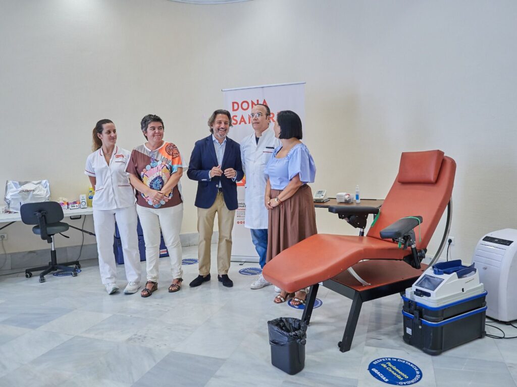 El ICHH y el Parlamento colaboran para instalar un punto de donación de sangre en un verano en el que las olas de calor han disminuido las donaciones