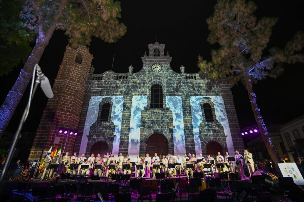 Comienzan las Fiestas del Pino en Teror con el pregón a cargo de Los Gofiones