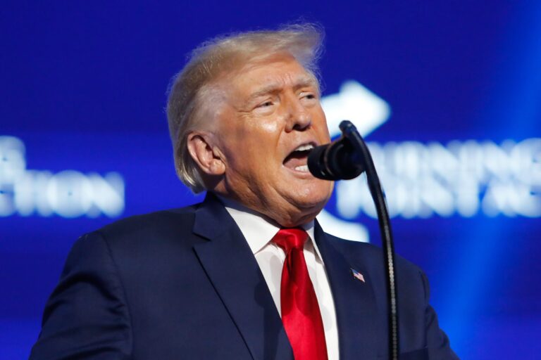 El FBI buscaba documentos clasificados sobre armas nucleares en casa de Trump