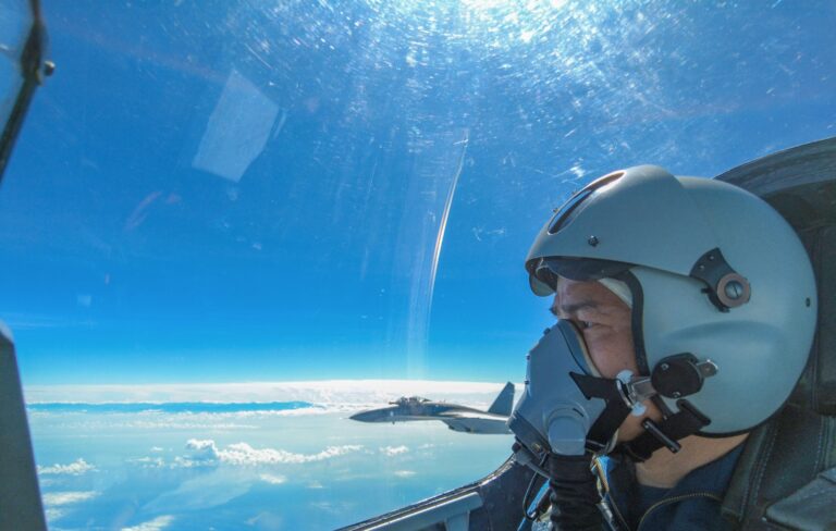 Taiwán informa de incursiones de aviones y buques chinos en sus alrededores