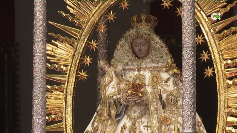 La Palma rinde homenaje a su patrona, la Virgen de Las Nieves