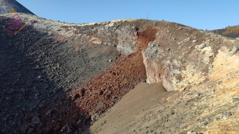 INVOLCAN notifica el derrumbe de parte de las paredes interiores del volcán de La Palma