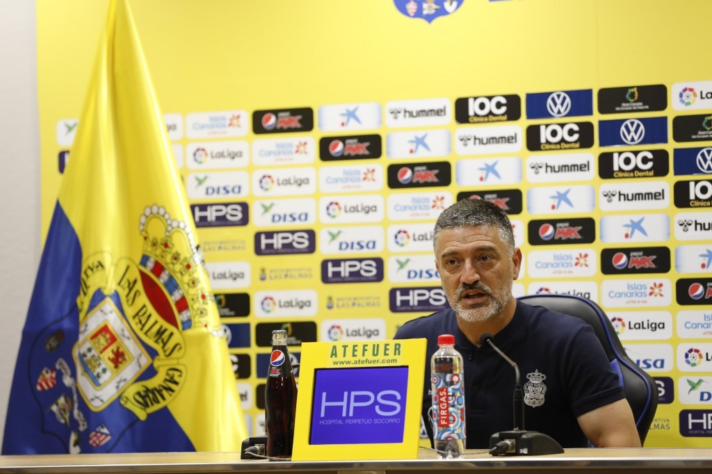 Pimienta espera en Santander un "partido controlado" por la UD Las Palmas