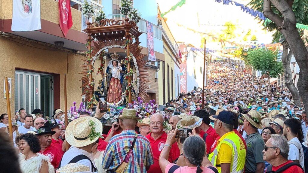 Miles de peregrinos acompañan a la Virgen del Socorro