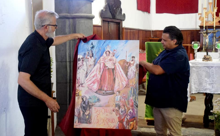 Miles de peregrinos acompañan a la Virgen del Socorro hasta su ermita en la playa