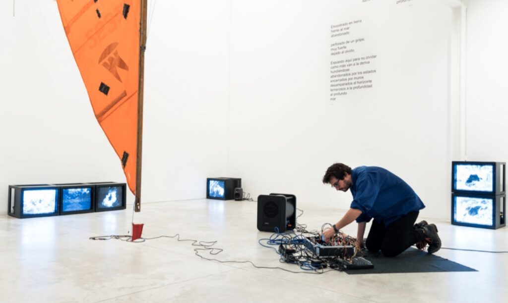 Enrique Ramírez: "La tierra es la que se aísla, es el mar el que nos une a otros lugares"