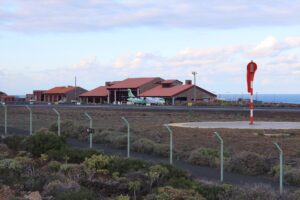 Polémica en el aeropuerto de El Hierro por la gestión del nuevo aparcamiento