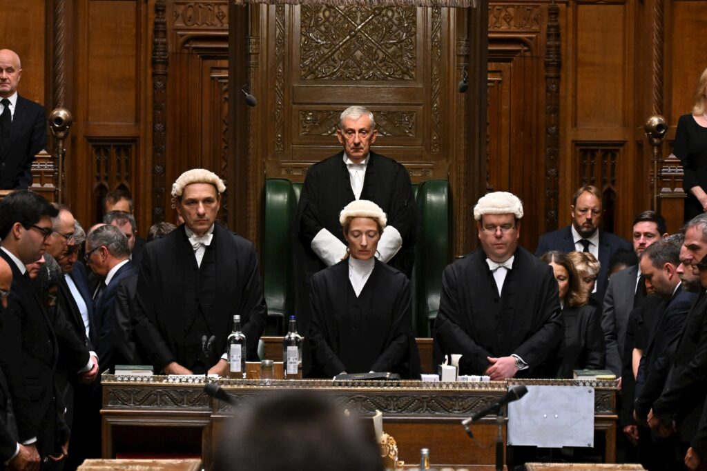 El Parlamento renueva su juramento de lealtad al rey Carlos III