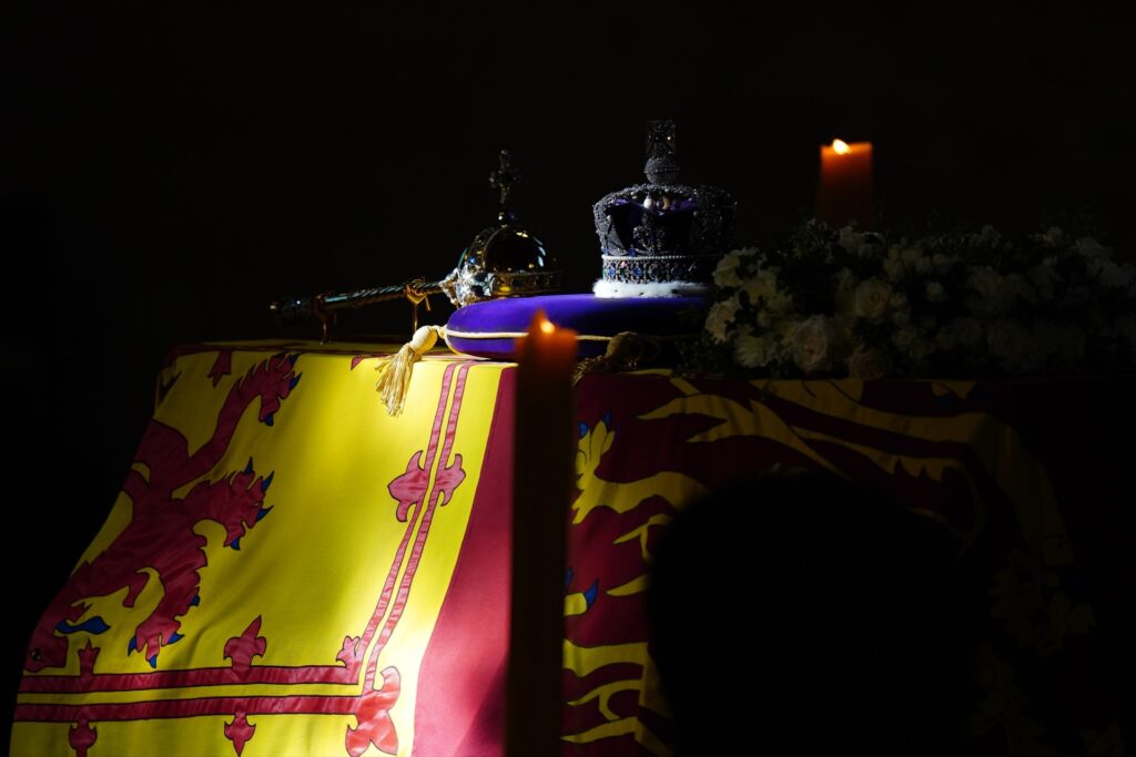 Más de 250.000 personas acudieron a la capilla ardiente de Isabel II