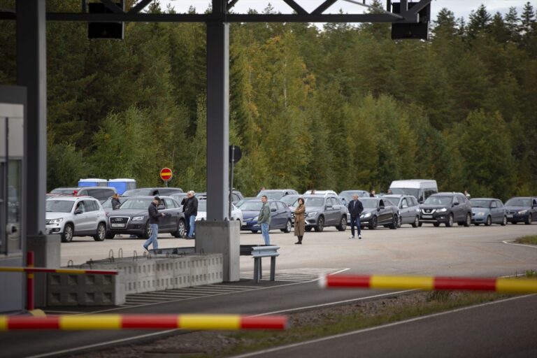 Finlandia cierra sus fronteras a turistas rusos desde este viernes