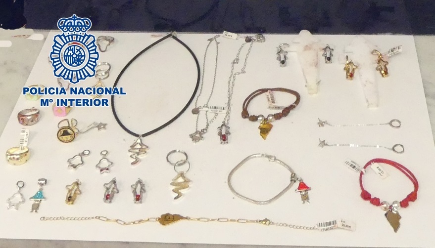 Detenido en La Palma tras robar en una joyería e intentarlo en una cafetería