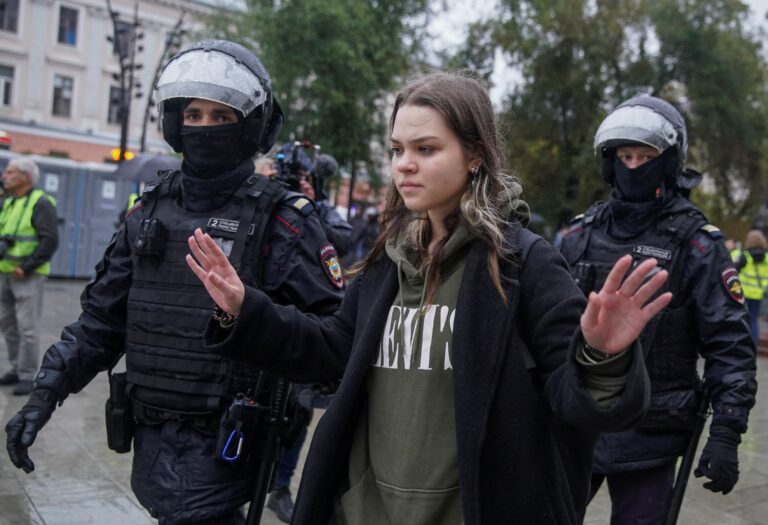 Más de 680 detenidos este sábado en protestas contra la movilización de Putin