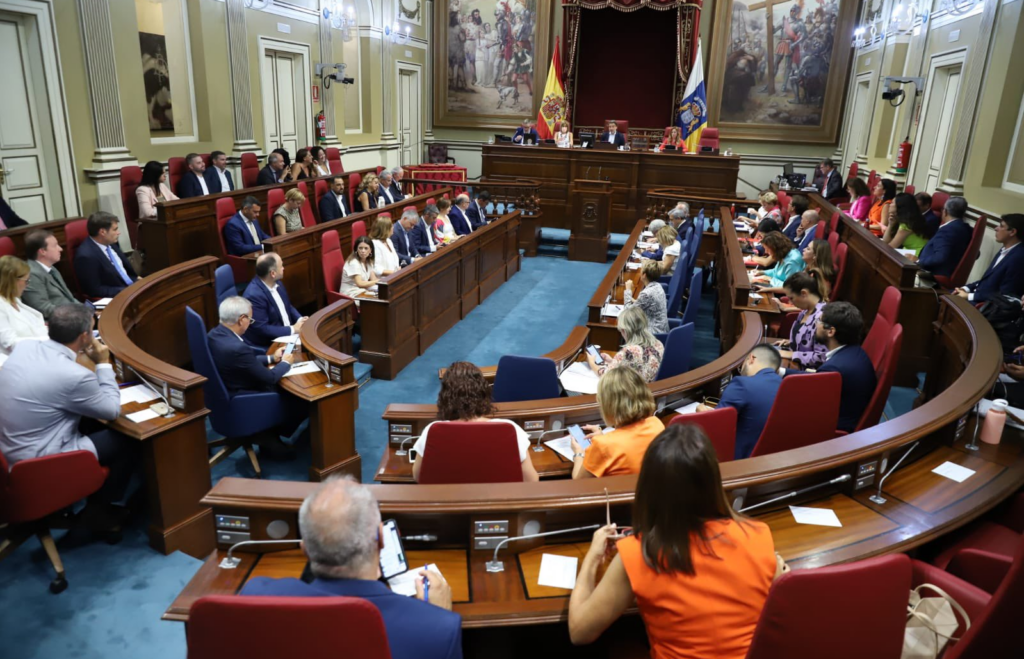 Pleno del Parlamento de Canarias