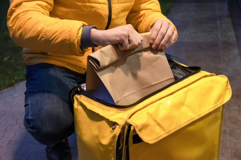 Inspección de Trabajo multa con 79 millones a Glovo por falsos autónomos