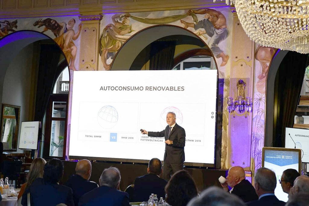 Torres asegura que "tienen que pagar más quienes más tienen"