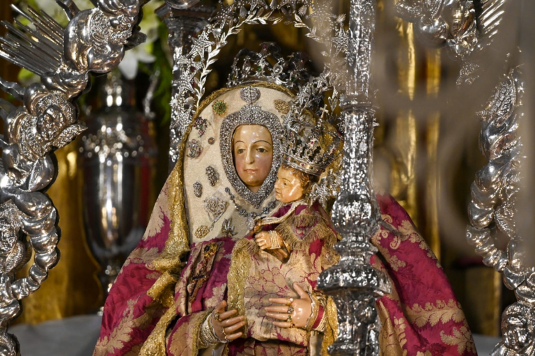 Miles de peregrinos se dan cita en Teror para celebrar la festividad de la Virgen del Pino