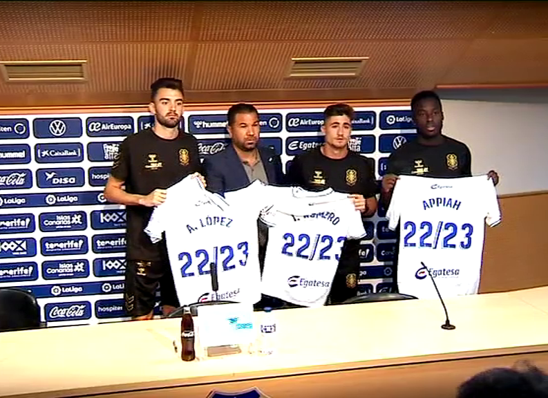 Iván Romero, Andoni López, Arvin Appiah y viste blanquiazul