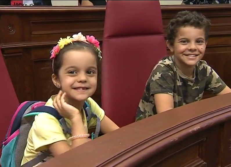 El Parlamento despide a los niños saharauis del programa 'Vacaciones en paz'