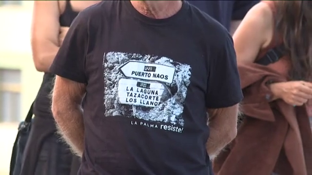 Vecinos evacuados de Puerto Naos y La Bombilla piden soluciones