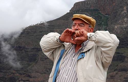 El Cabildo aprueba por unanimidad que el silbo de Gran Canaria sea declarado BIC