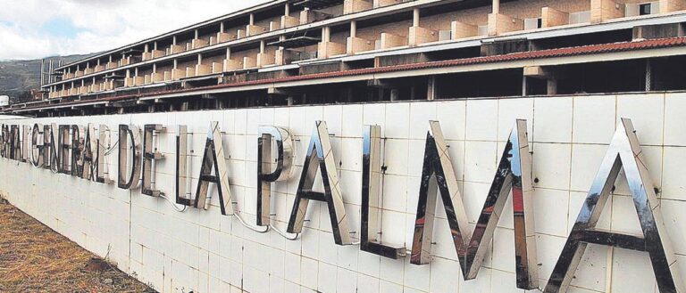 16 mayores permanecen en el Hospital de La Palma pese a tener el alta