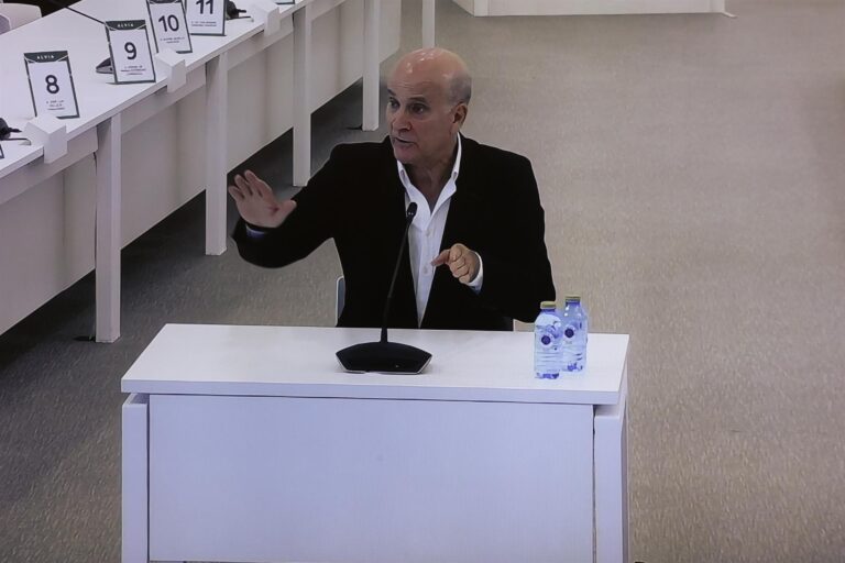 El exdirectivo de Adif culpa al maquinista del accidente del Alvia en 2013