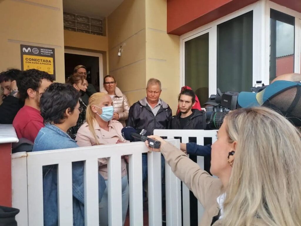 Paralizan el desahucio de una madre y su bebé en La Laguna