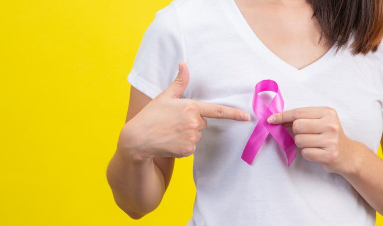 Las pacientes de cáncer de mama denuncian largas esperas para ser operadas