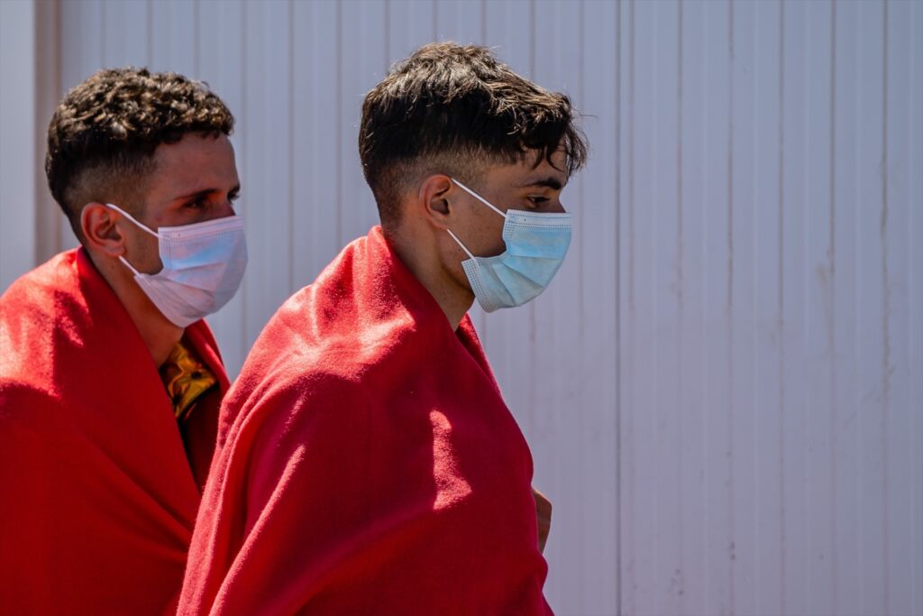 Salvamento Marítimo rescata dos pateras con 91 personas en la ruta canaria