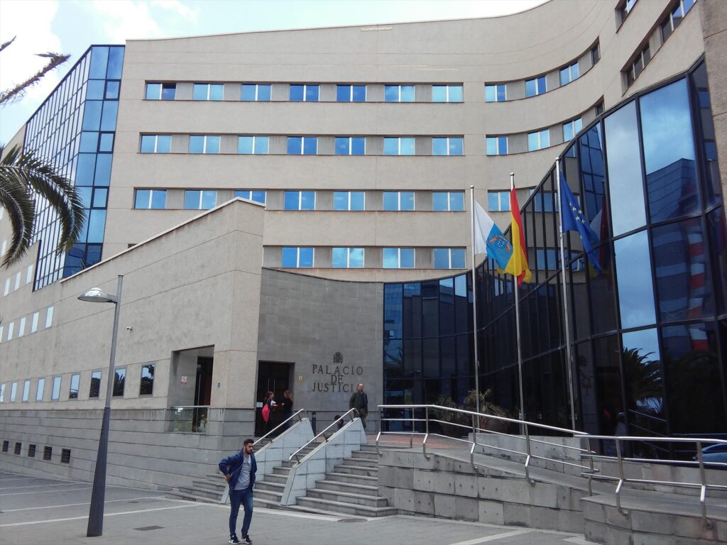 Piden 10 años de cárcel por abusar de una menor en Tenerife