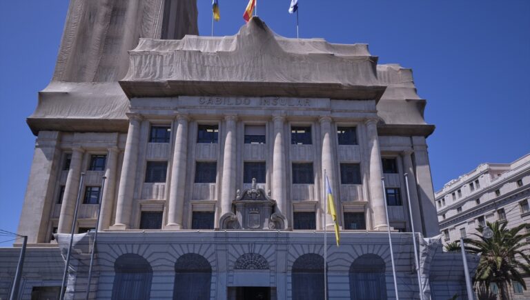 Trabajadores del IASS irrumpen en el Cabildo por el «maltrato institucional»