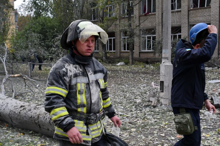 Ucrania denuncia el impacto de 30 proyectiles contra objetivos civiles en la ciudad de Nikopol