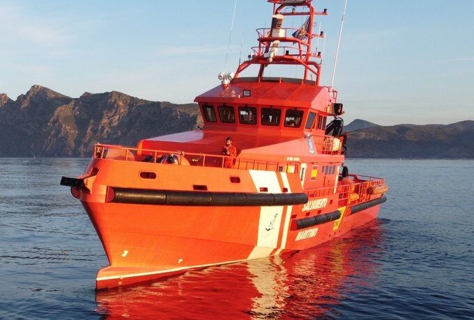 Rescatan una patera con seis niños y tres embarazadas a 185 kilómetros de Canarias