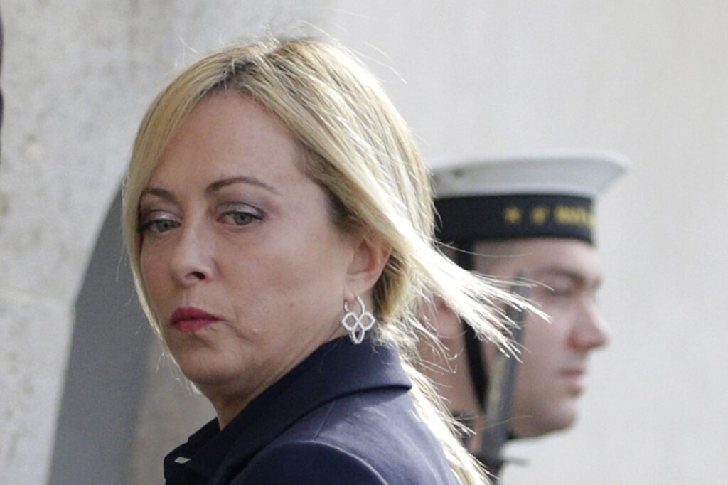 Meloni jura su cargo como primera ministra en el principio de la toma de posesión del nuevo Gobierno