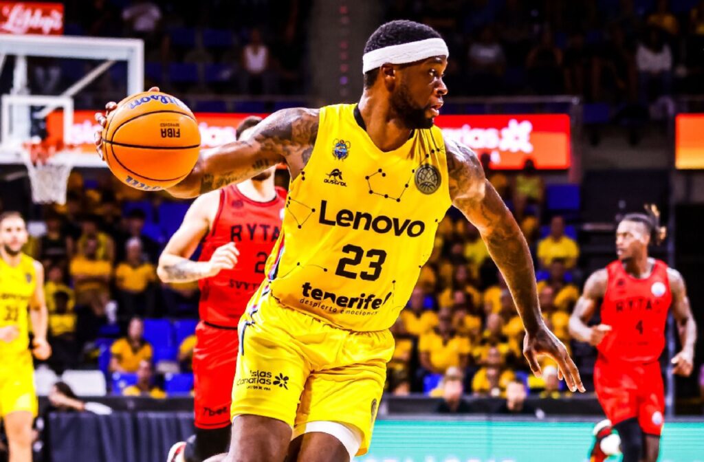 El Lenovo Tenerife derrota al Rytas Vilnius por un buen trabajo colectivo