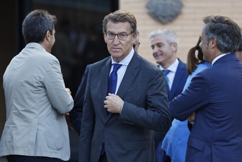 Feijóo cuestiona las "medidas electoralistas" del Gobierno pero apoya las medidas para las rentas bajas