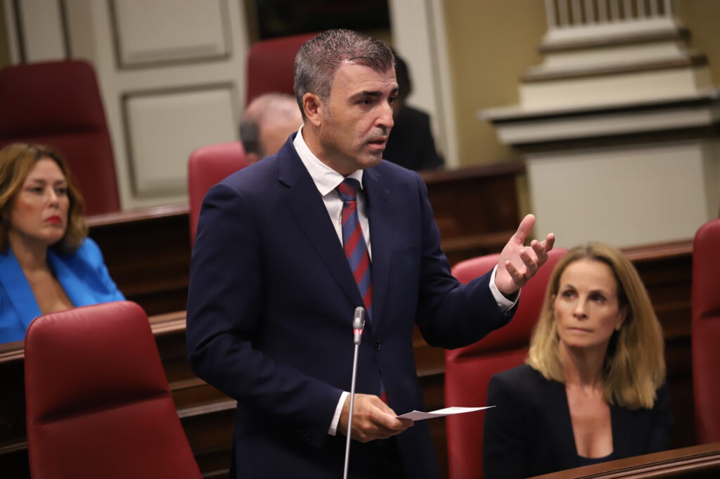 PP: «Ni con un millón de mascarillas Torres tapa el olor a fracaso en Sanidad»