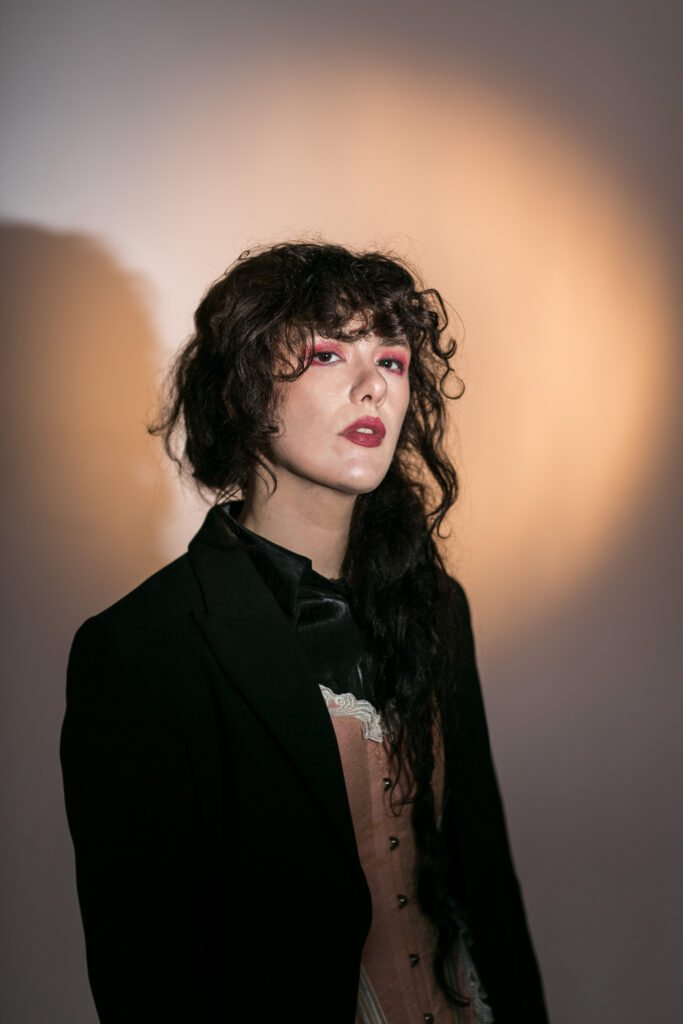 Raisa Maudit presenta la instalación 'La Grieta La Revelación' en TEA