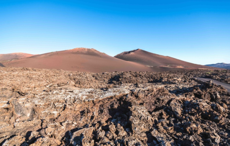 Las lavas de Timanfaya encogen 0,6 cm al año y tres siglos después siguen enfriando