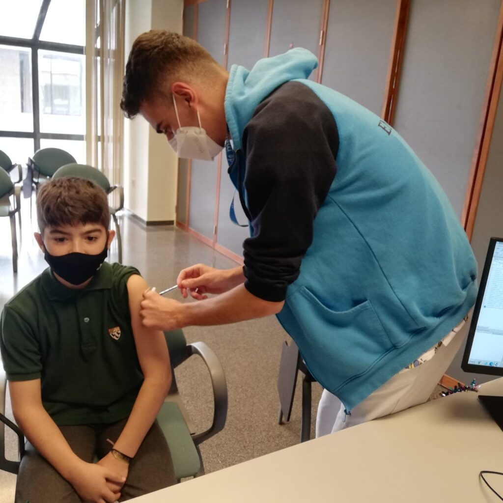 El 40,5% de los niños ha completado la vacuna contra la covid en Canarias