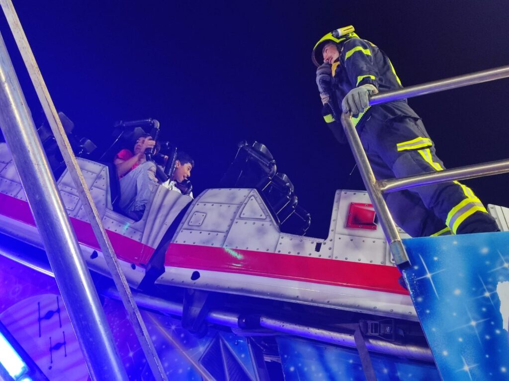 Desalojan a seis personas tras romperse un cable en una atracción de feria en Vecinario, Gran Canaria