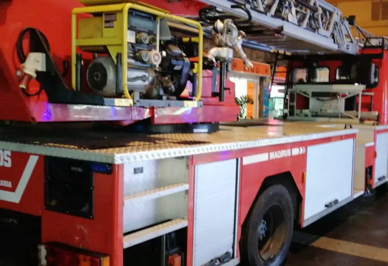 Un hombre en estado crítico tras un incendio en su vivienda de Las Palmas