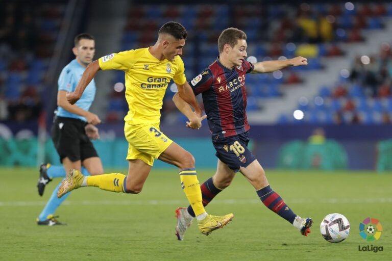 1-1. Un gol en el último suspiro permite a Las Palmas mantener tercera plaza