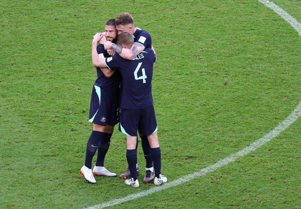 Duke peina la victoria australiana