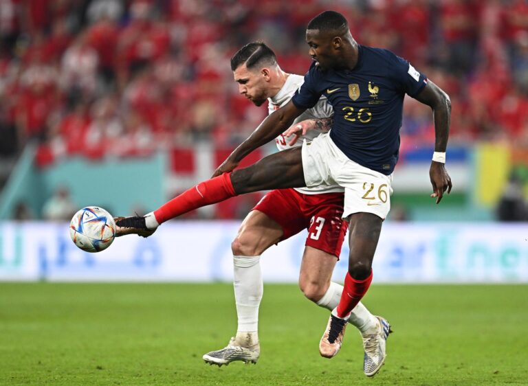 Mbappé desenreda el laberinto danés