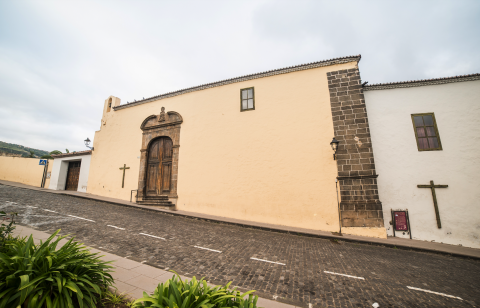 Hallan restos óseos y un convento arrasado por un incendio 