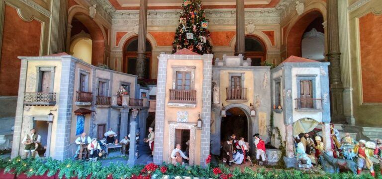 Santa Cruz de Tenerife instala un Belén inspirado en paisajes y tradiciones en la entrada del Ayuntamiento