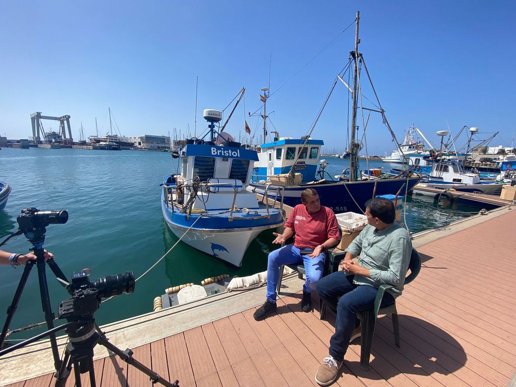 Con el timple a cuestas' dedica su segundo capítulo a las procesiones marineras
